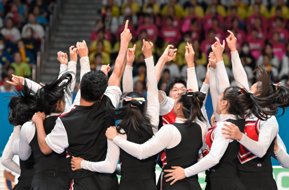 笑顔のスポーツ チアリーディング！